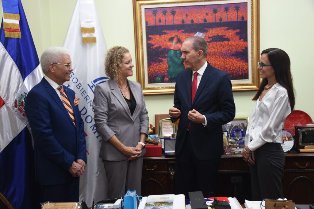 MESCyT y embajada de Argentina en el país resaltan llegada del personaje Mafalda a Palacio de Bellas Artes