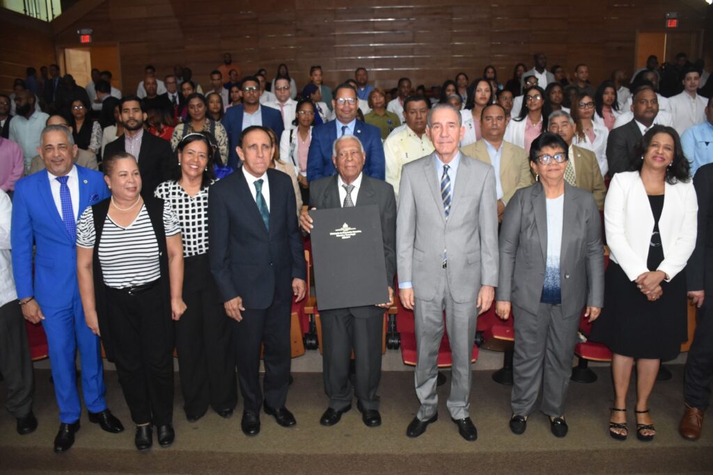 MESCyT rinde homenaje a Melanio Hernández por su trayectoria en el campo de la educación