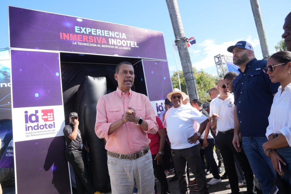 Cientos de veganos acuden al Domo Interactivo del INDOTEL en La Vega