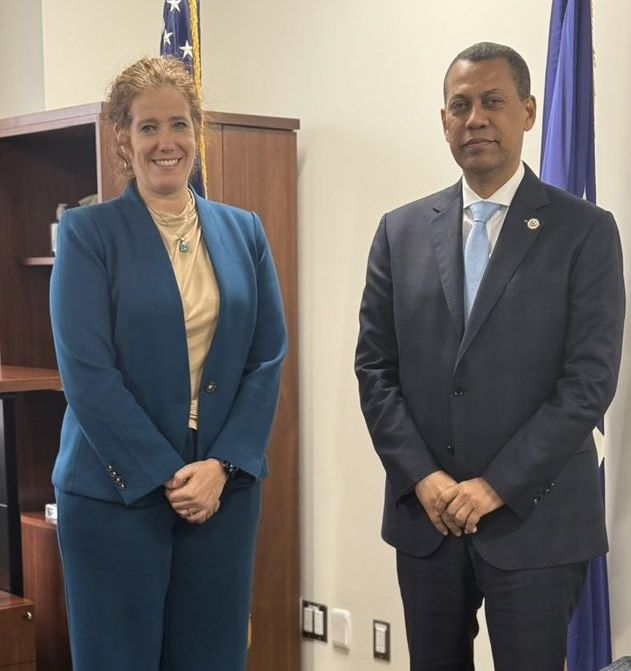 Presidente del INDOTEL se reúne con subsecretaria adjunta de EE.UU. para afianzar lazos cooperación en ciberseguridad