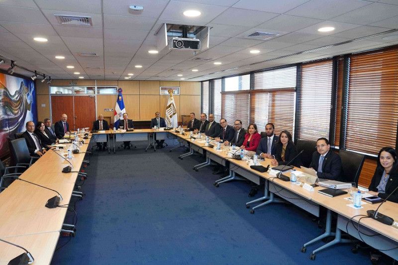 Gobernador Valdez Albizu recibió a un ‘Staff Visit’ del FMI para evaluar desempeño económico de RD