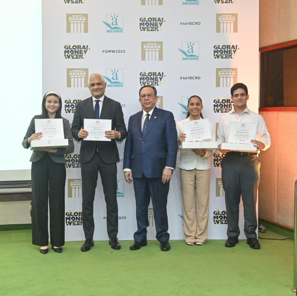 BCRD realiza el acto de premiación de su  XII competencia   académica “ Economistas del Futuro”