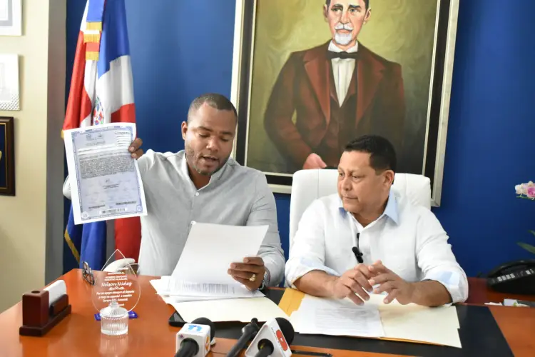 Alcalde de Samaná denuncia titulación irregular de terrenos con vocación turística