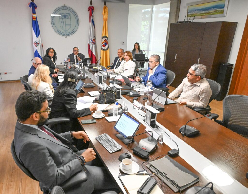 Pleno del Tribunal Constitucional realiza sesión histórica en Santiago