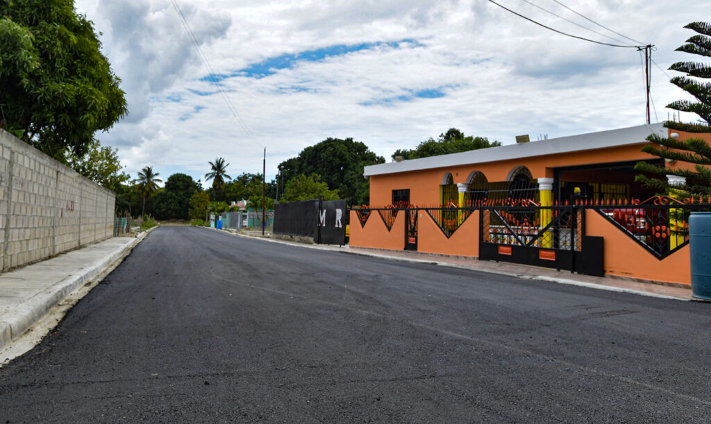 El Ministerio de Obras Públicas y Comunicaciones (MOPC) ha llevado su plan de pavimentación