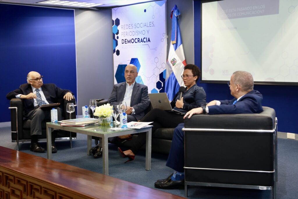 INDOTEL y UNIBE reúnen a comunidad periodística y académica en foro «Redes Sociales, Periodismo y Democracia»