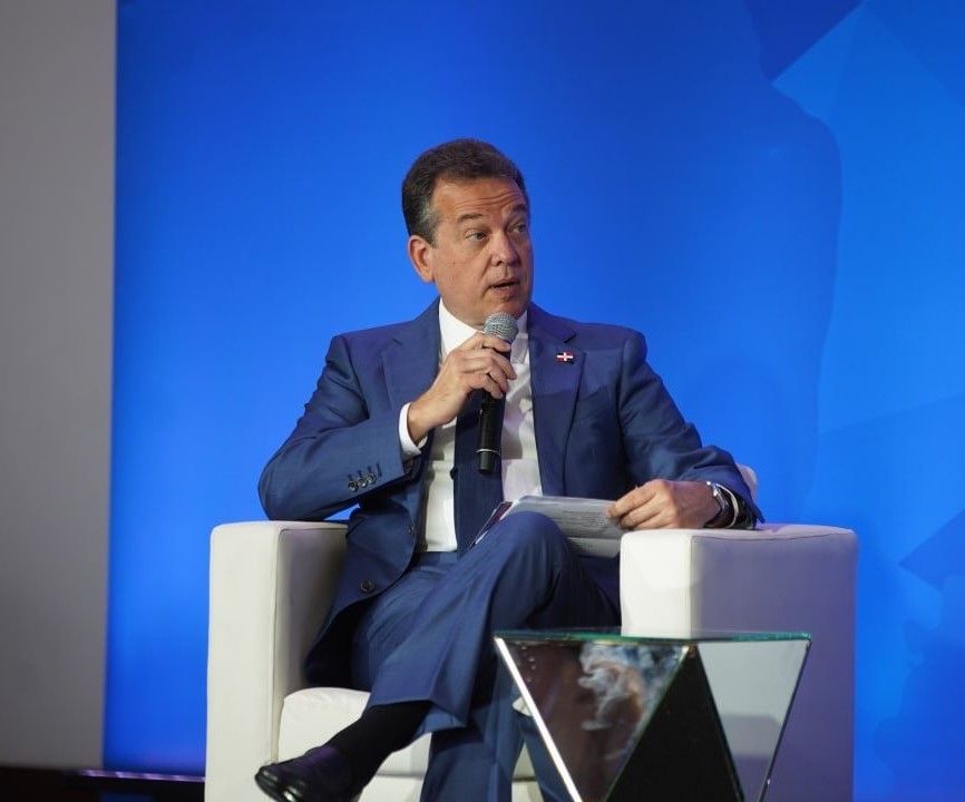 Ministro Ito Bisonó afirma República Dominicana está en la mira de los inversionistas globales