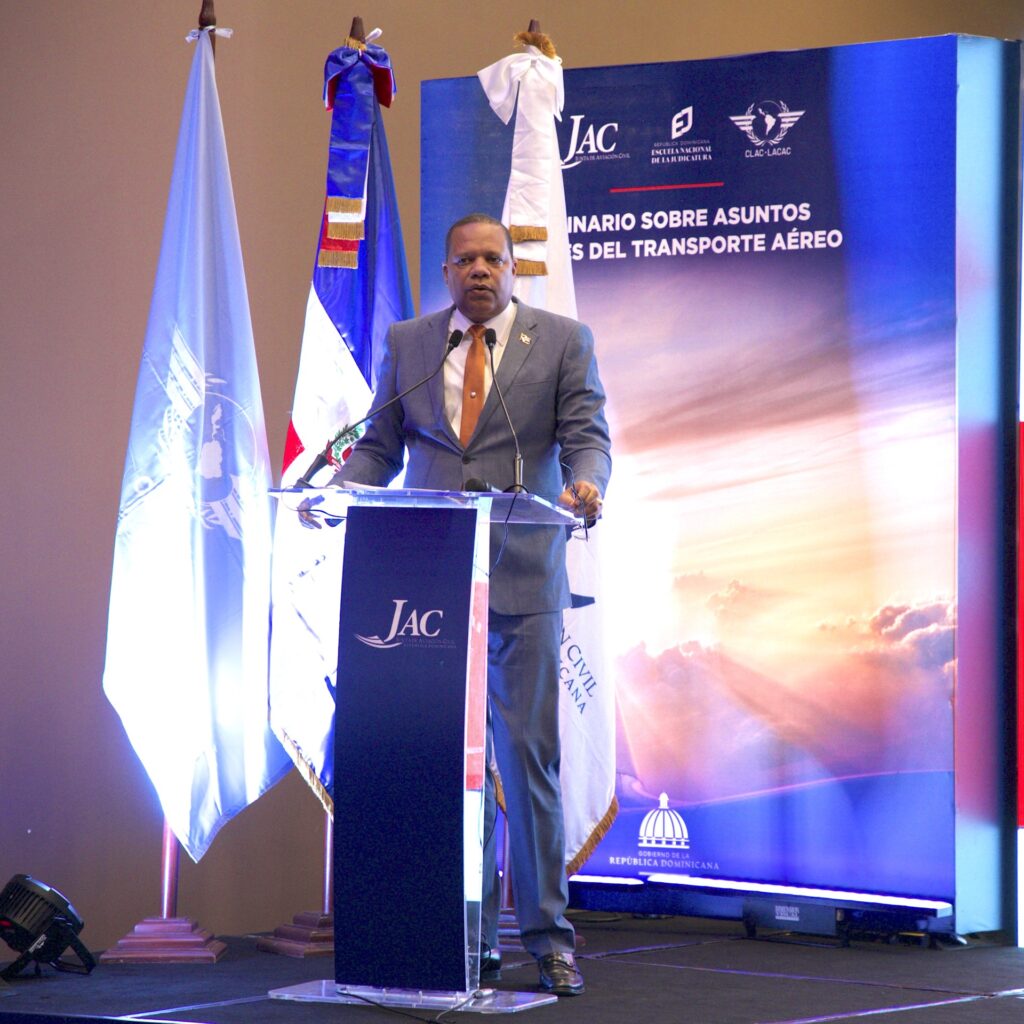 Eddy Alcántara destaca papel de Pro Consumidor en defensa derechos de los pasajeros del transporte aéreo