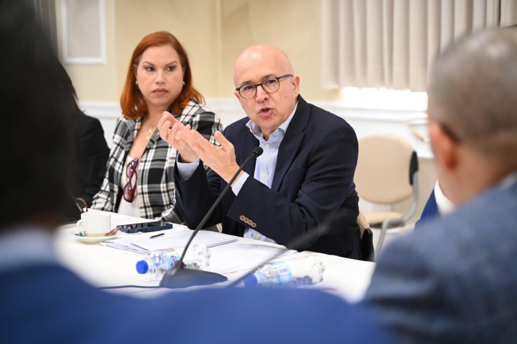 Francisco Domínguez Brito propone una reforma del Código de Trabajo que impulse la productividad.