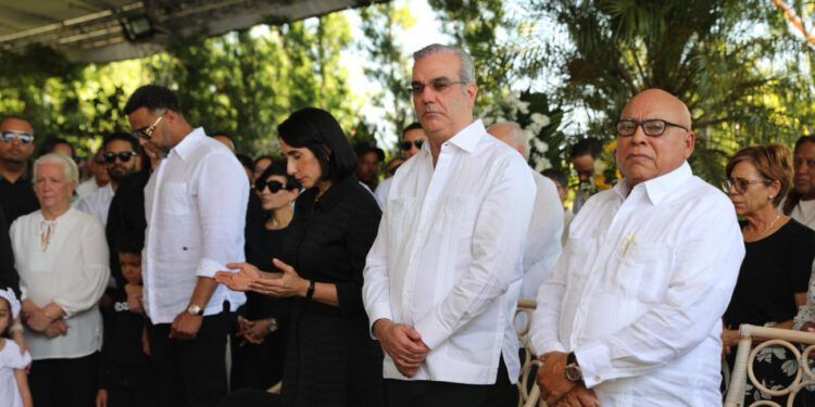 Presidente Abinader asiste a honras fúnebres de la gobernadora de Montecristi, Nelsy Cruz