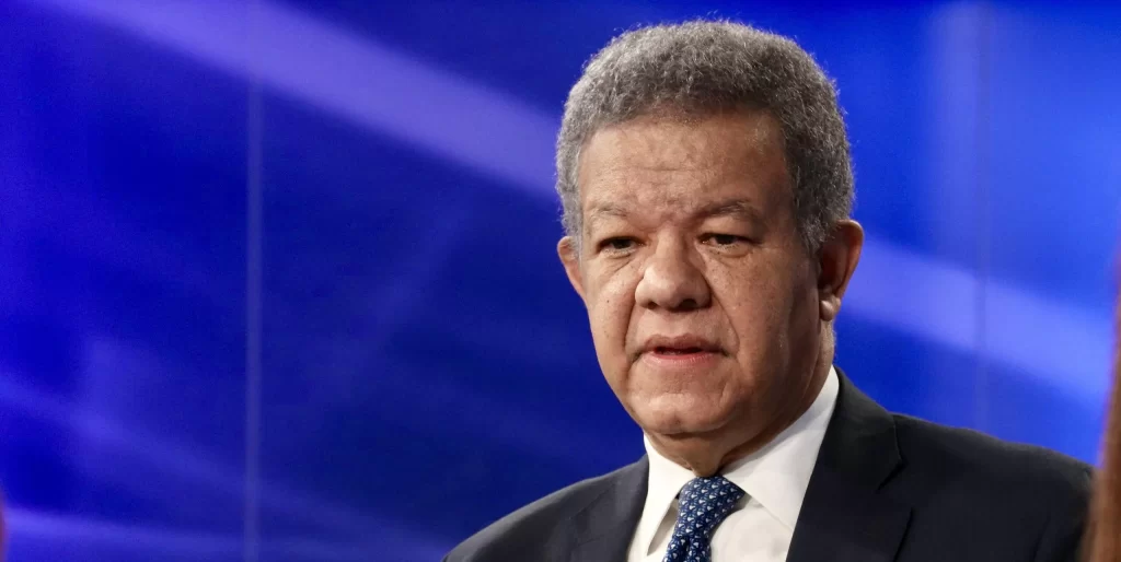 “El dólar anda sin freno, y las reservas disminuyen”, asegura Leonel Fernández