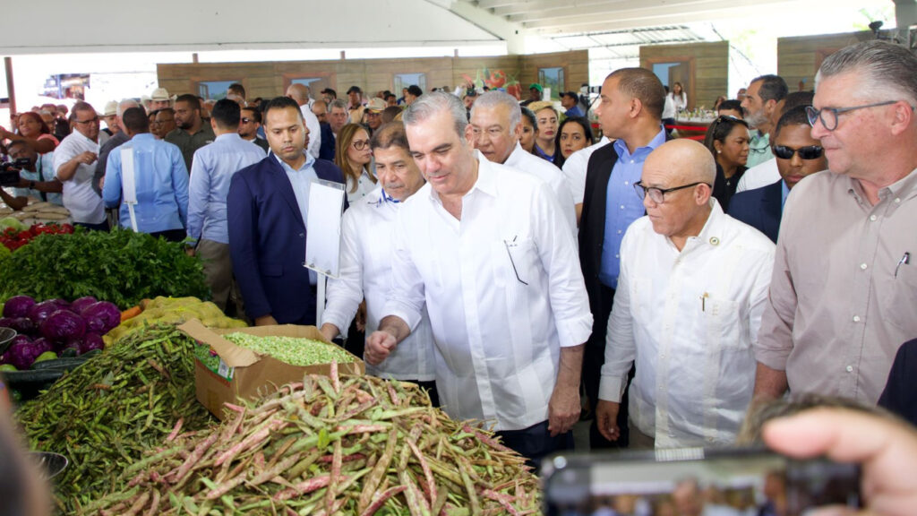 Presidente Abinader dice extenderá mercado de productores del INESPRE por todas las grandes poblaciones para llevar precios justos al pueblo