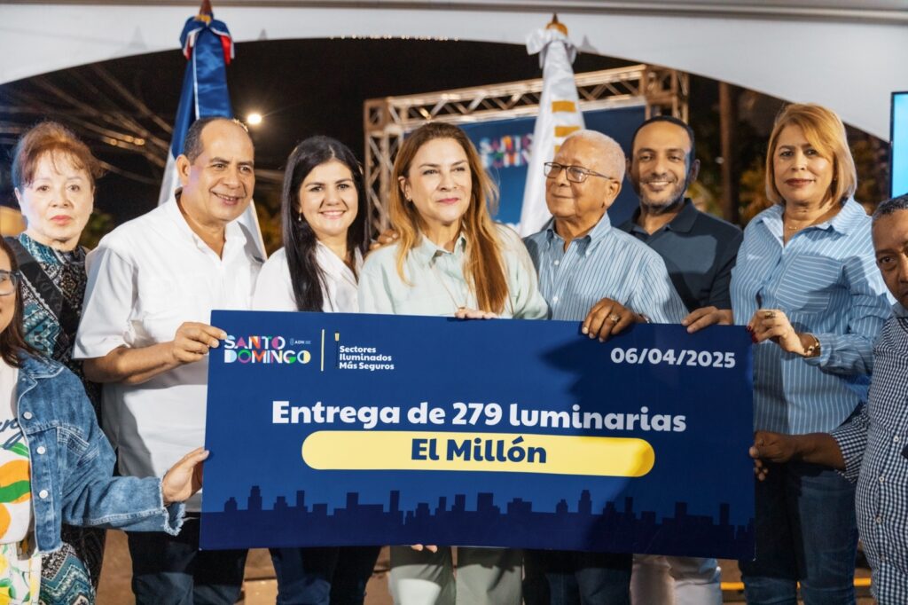 Carolina ilumina 41 calles en El Millón; residentes agradecen por mayor seguridad