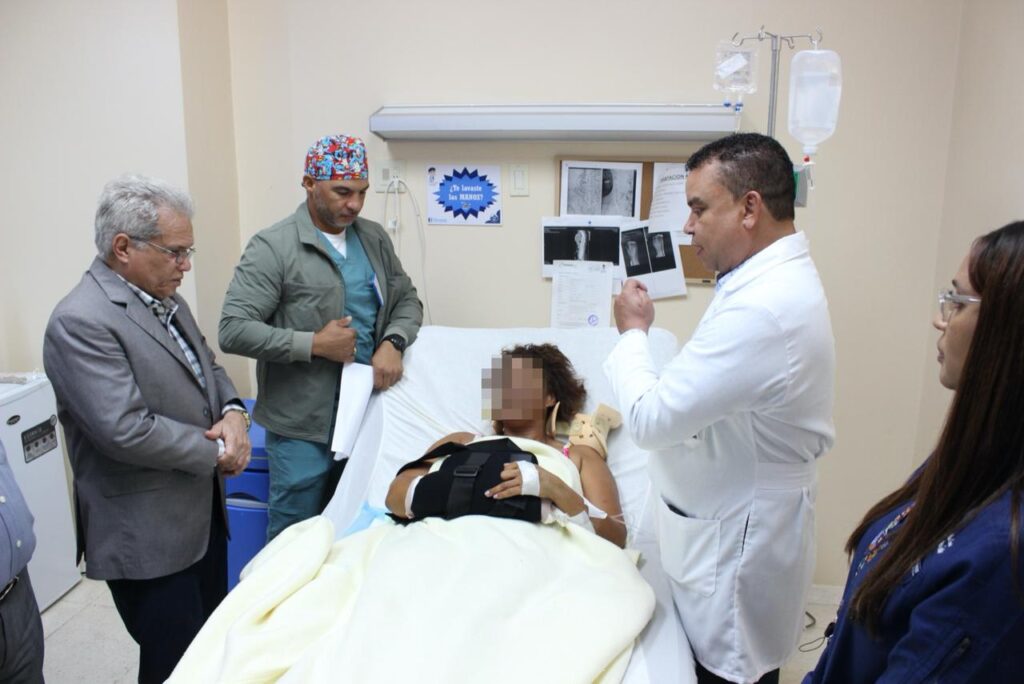 Presidente CMD valora entrega personal médico del centro de trauma 