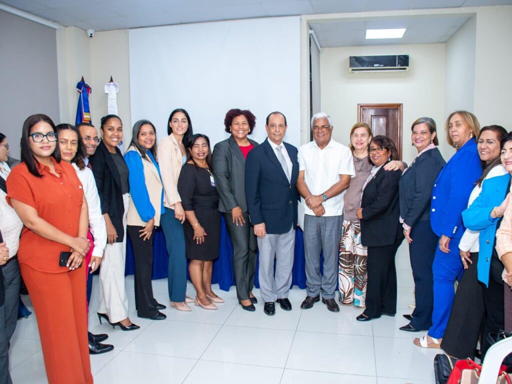 Bienes Nacionales entrega equipos tecnológicos a gobernaciones