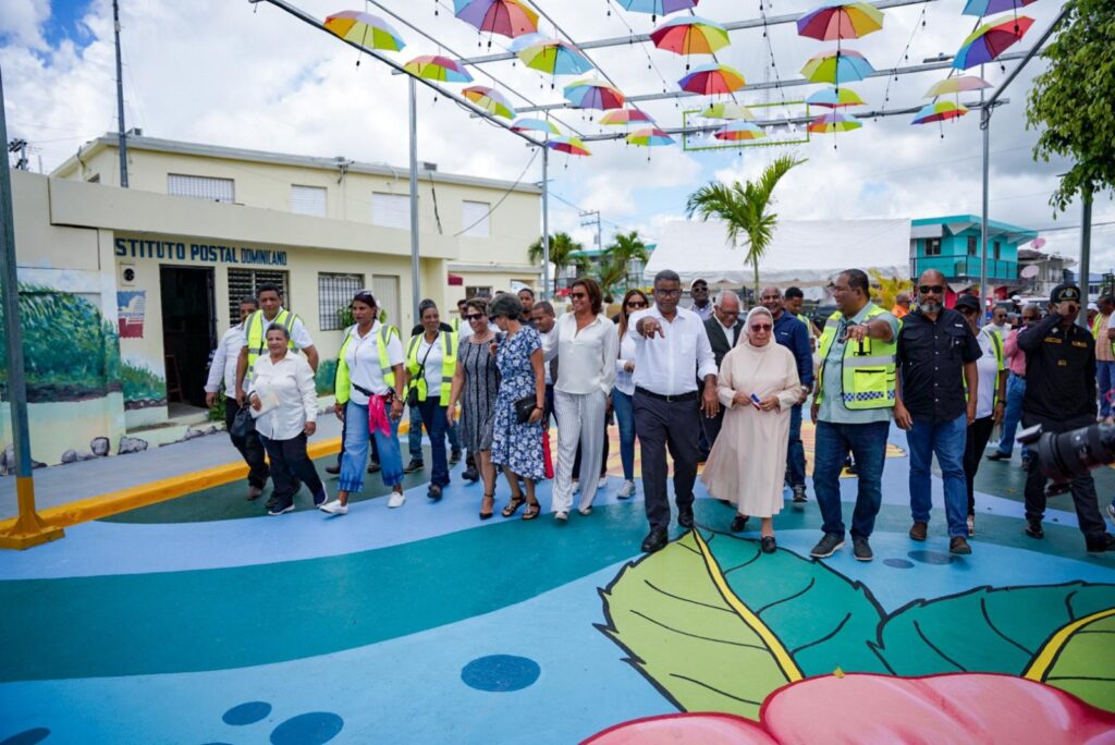 Propeep entrega 2 mil m² de arte urbano en Sabana Grande de Boyá