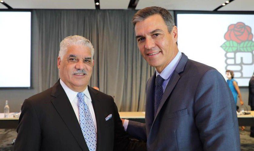 Pedro Sánchez resalta liderazgo de Miguel Vargas en la Internacional Socialista