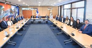 Valdez Albizu se reunió con los ejecutivos de la Cámara Dominicana del Mercado de Capitales