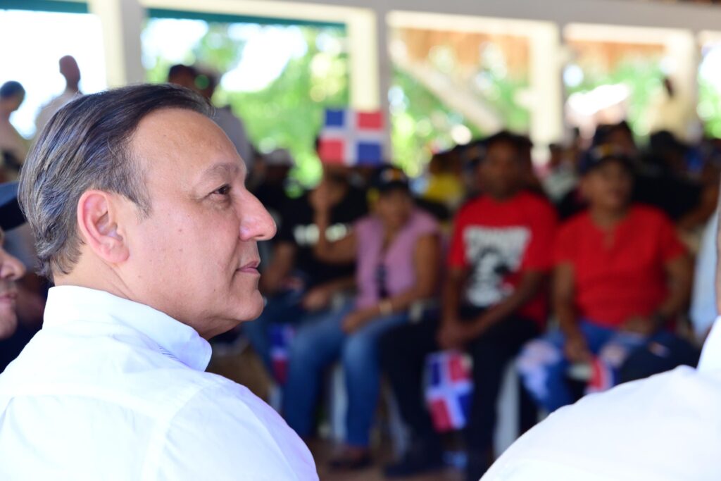 Abel Martínez: “Hay que dejar los egos y acompañar al dominicano en la lucha por sobrevivir”