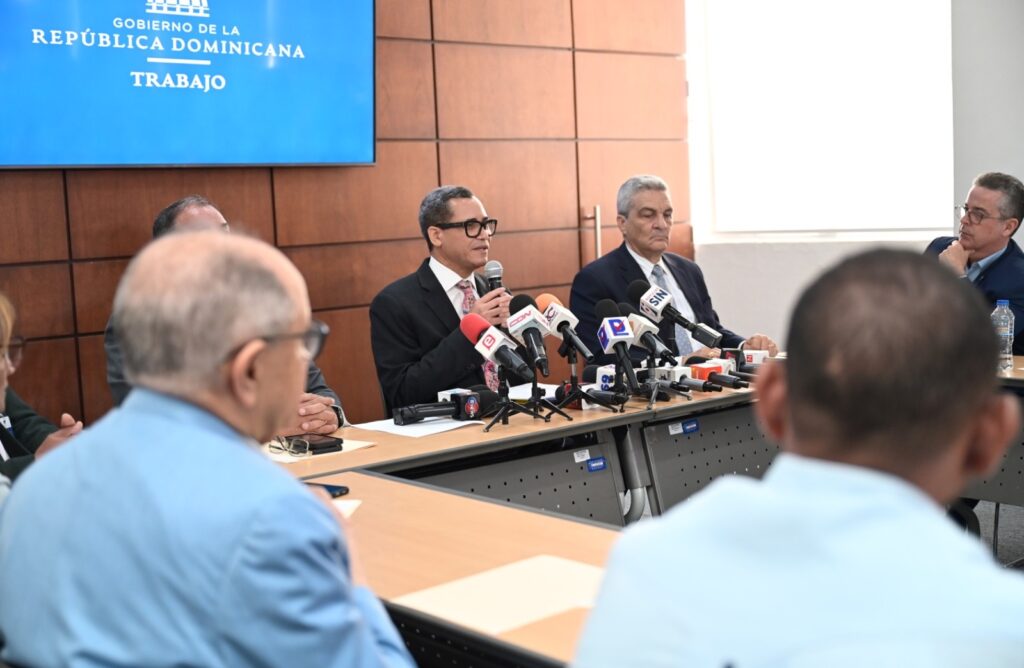 Gobierno anuncia aumento salarial de un 25 % al sector zonas francas industriales