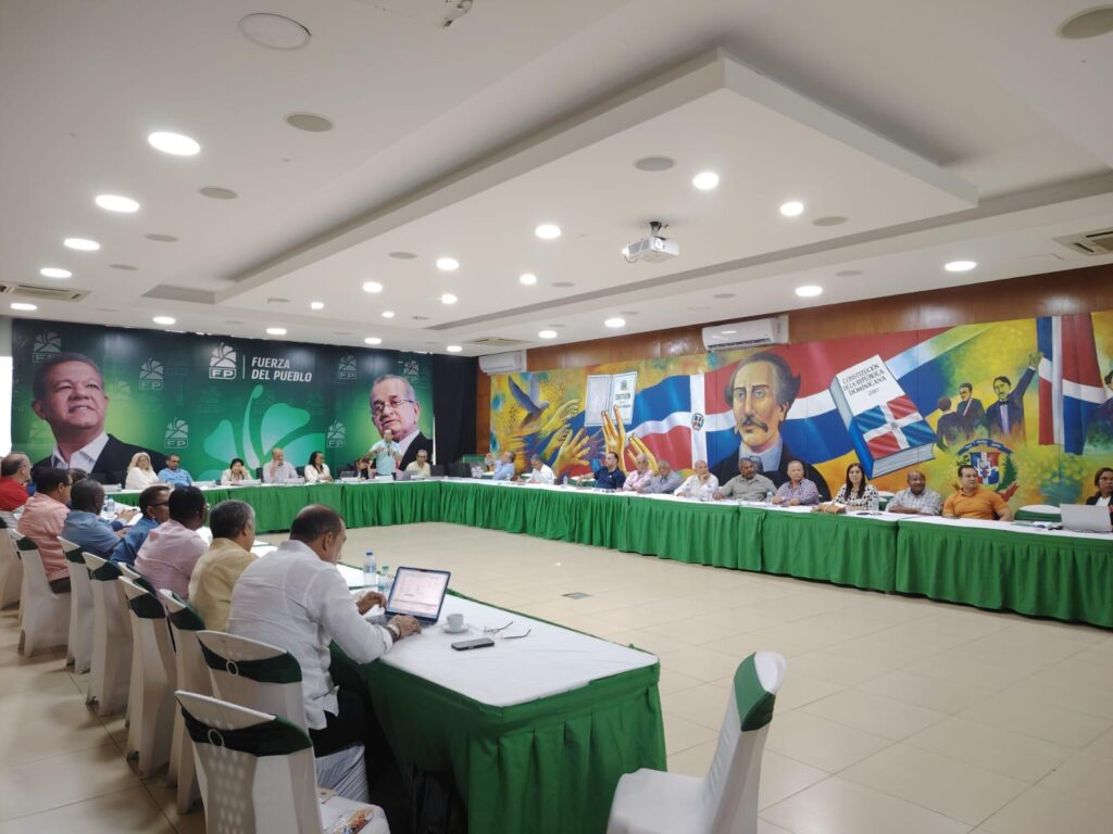 Fuerza del Pueblo capacita a supervisores y coordinadores de su Congreso Nacional Elector