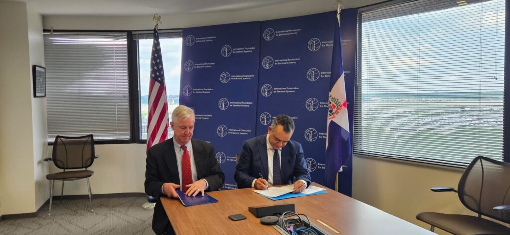 JCE firma dos acuerdos: uno con la OEA para la norma ISO Antisoborno y otro con IFES para el Plan Estratégico 2024-2028