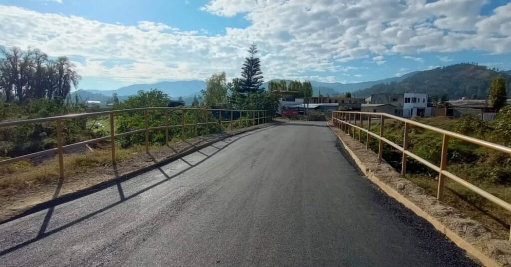 Presidente Abinader inaugura proyectos de asfaltado ejecutados por la Liga Municipal Dominicana (LMD) en Constanza