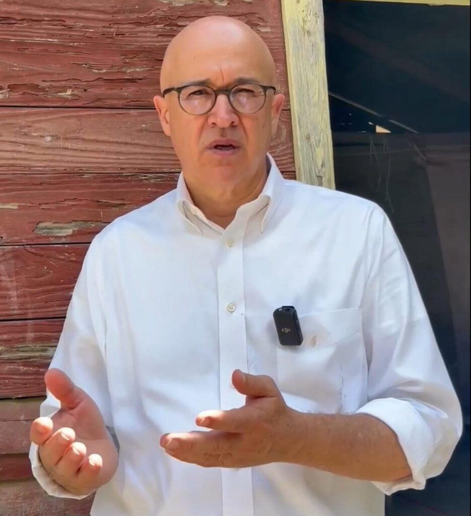 Francisco Domínguez Brito: “Luchemos por un piso digno para todos”.