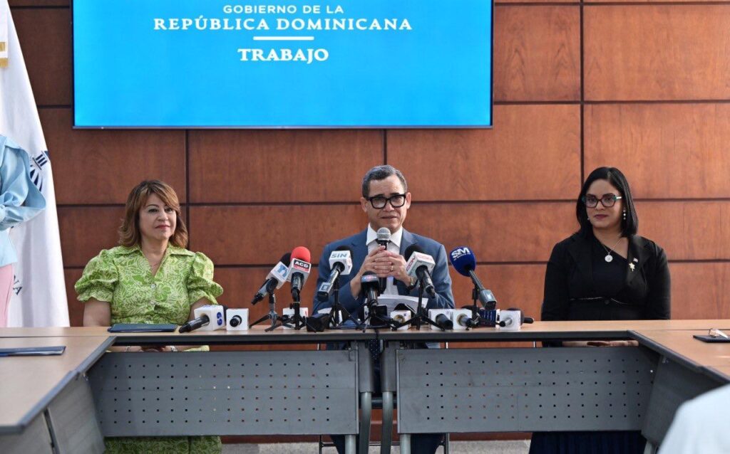 Ministerio de Trabajo y sector privado formalizan acuerdo para fomentar inserción laboral de personas en situación de vulnerabilidad