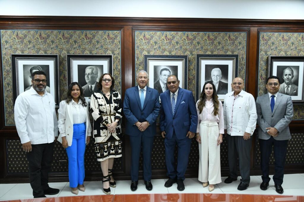 Presidencia designa a Andrés Bautista como enlace con el Observatorio de Políticas Migratorias