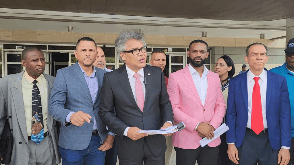 Carlos Peña solicita al PRM, PLD y Fuerza del Pueblo explicar en qué han gastado RD$300 millones recibidos en 2025