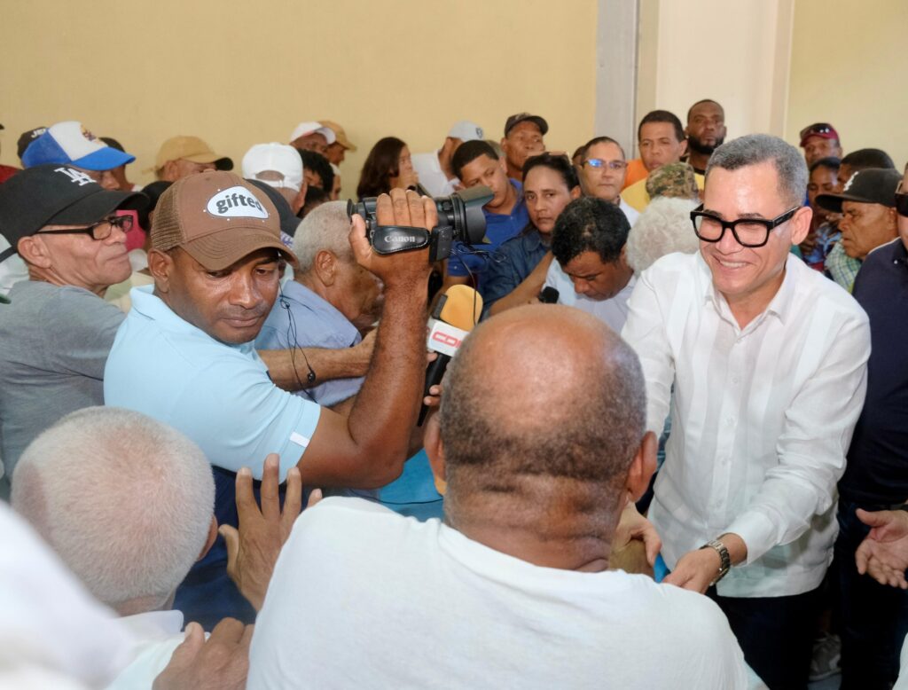 Ministro de Trabajo garantiza entrega transparente del bono navideño a portuarios