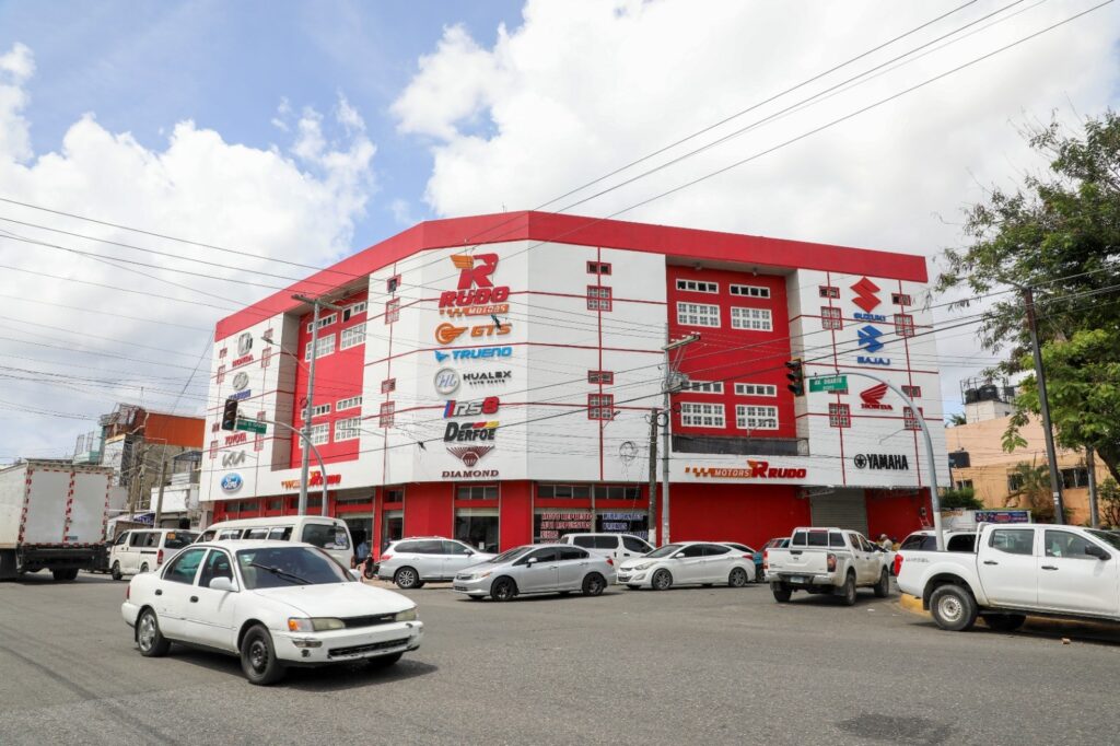 Edeeste desmantela conexión irregular de empresa en sector Villas Agrícolas