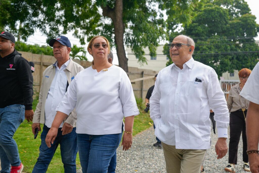 Santos Badía dice gobierno reafirma compromisos con San Cristóbal mediante supervisión avances de obras claves