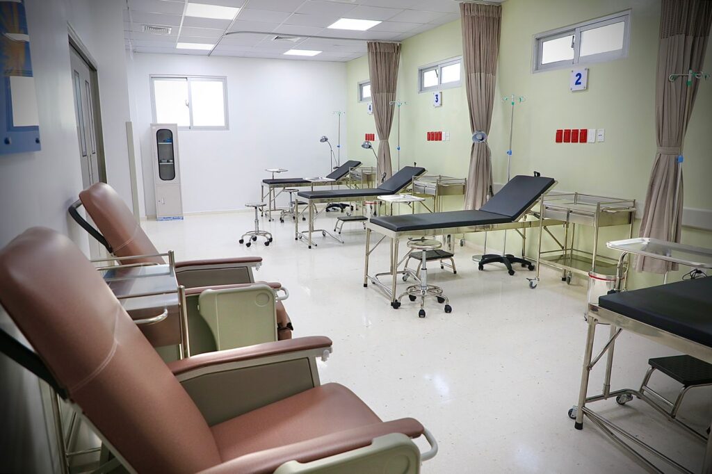 Presidente Abinader deja inaugurada unidad de pie diabético en Hospital de Herrera, Marcelino Vélez Santana.