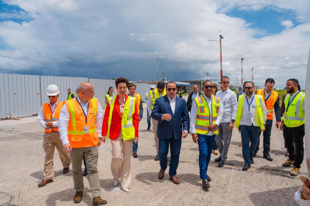 Ministro de la Presidencia y DA supervisan avances en ampliación del AILA