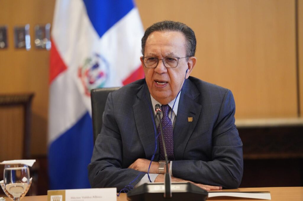 Valdez Albizu se reúne con delegación del Tony Blair Institute y representantes de la Vicepresidencia de la República