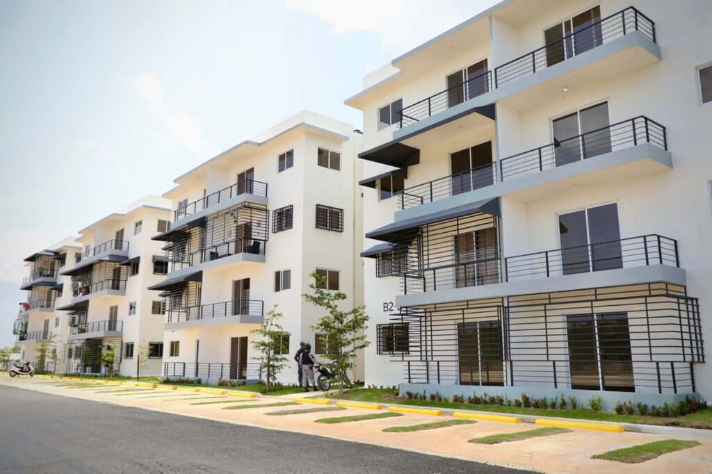 Presidente Abinader continúa transformando vidas de familias con entrega de 72 nuevos apartamentos en Boca Chica
