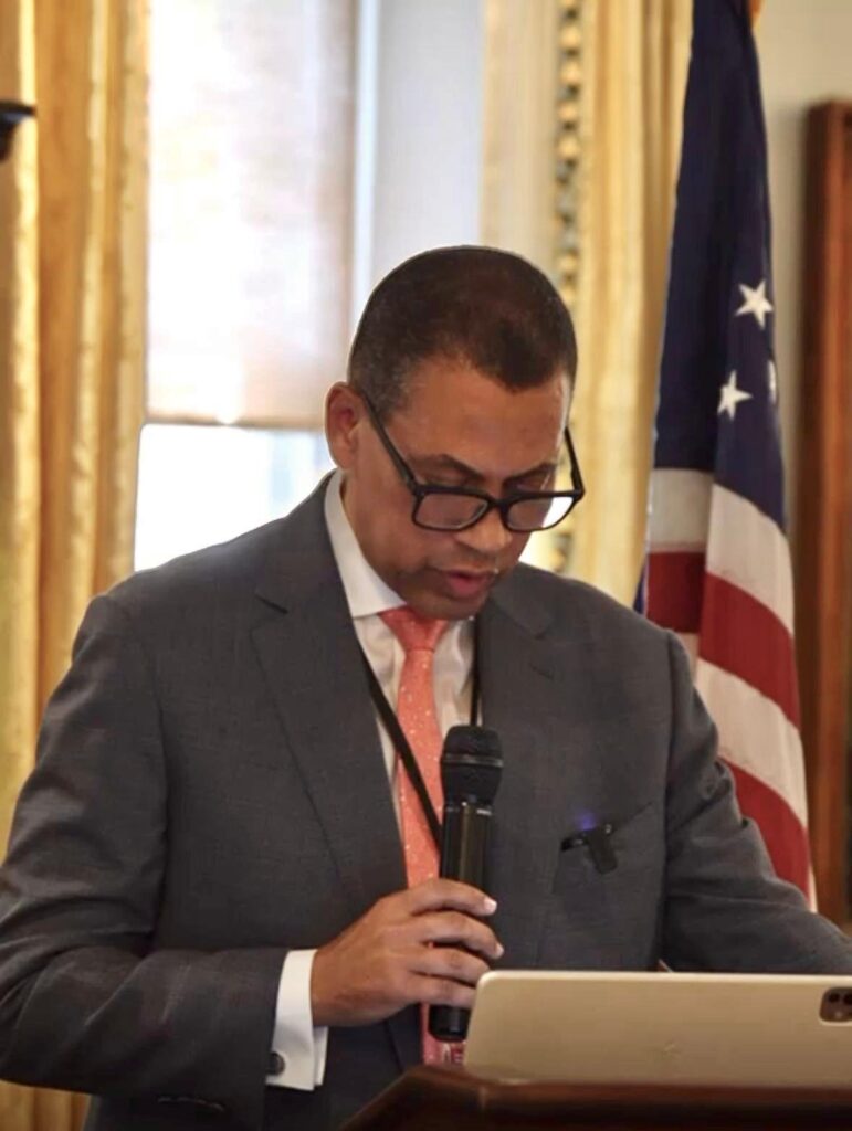 Presidente de INDOTEL resalta en Cumbre compromiso de República Dominicana en combatir trata de personas