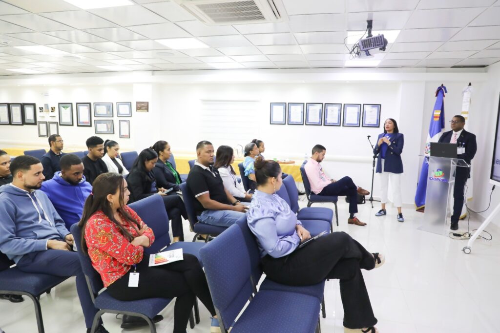 *Edeeste impactó más de 5 mil estudiantes y adultos con charla de eficiencia energética en primer semestre 2025*