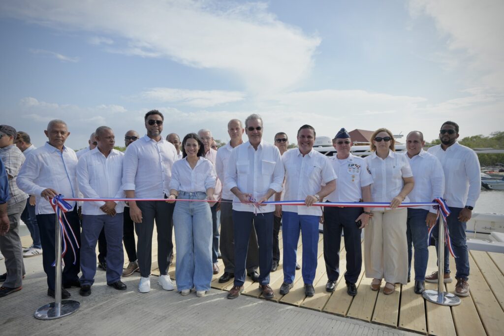 Caño del Yuti en Montecristi recibe moderno muelle turístico y pesquero; Presidente Luis Abinader y Jean Luis Rodríguez encabezan acto