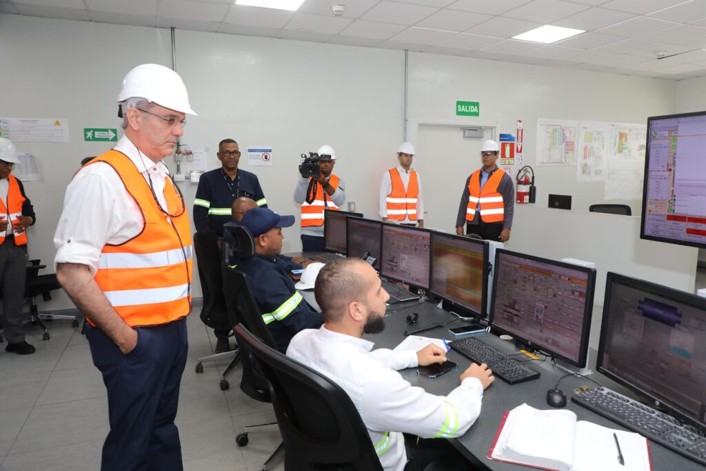 “Mi preocupación por la gente me trajo a Punta Catalina”, dice Abinader