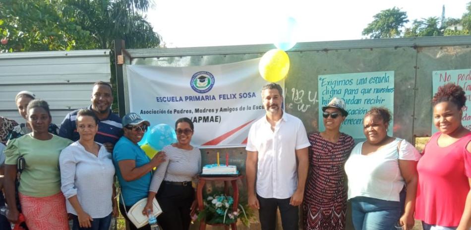 Seis años de espera: comunidad de Las Terrenas “celebra” el cumpleaños de una escuela inconclusa