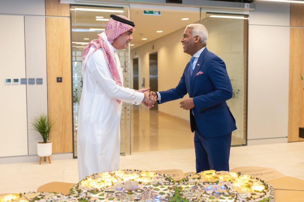 Embajador Rodríguez Durán y CEO de Expo 2030 Riyadh abordan la participación de RD en este evento mundial