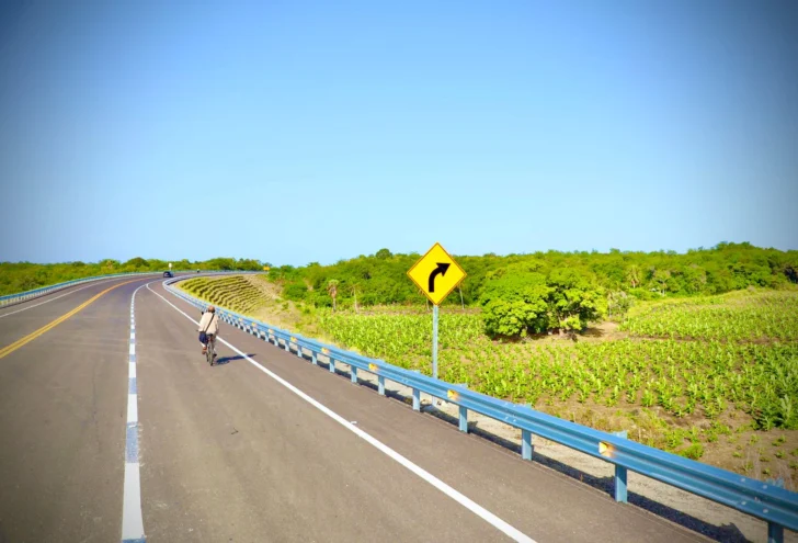 Presidente Abinader deja inaugurada Circunvalación de Baní de 19.8 kilómetros que conecta el Sur del país, acorta distancia, ahorrando tiempo y combustible