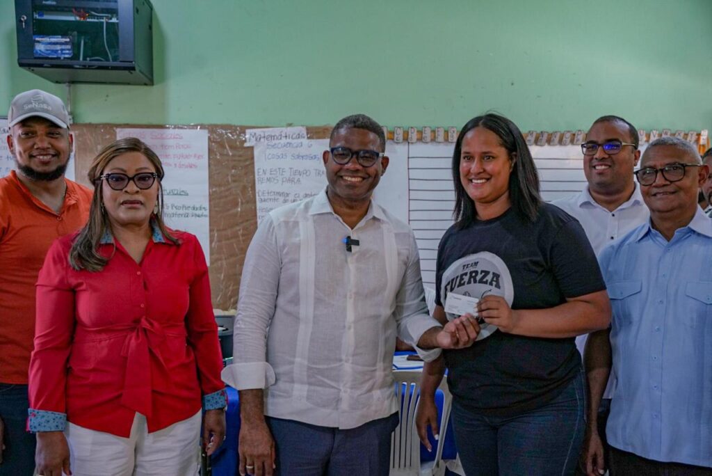 Residentes sector Nuevo Amanecer en SDE, recibe con entusiasmo jornada social “Primero Tú” de Propeep