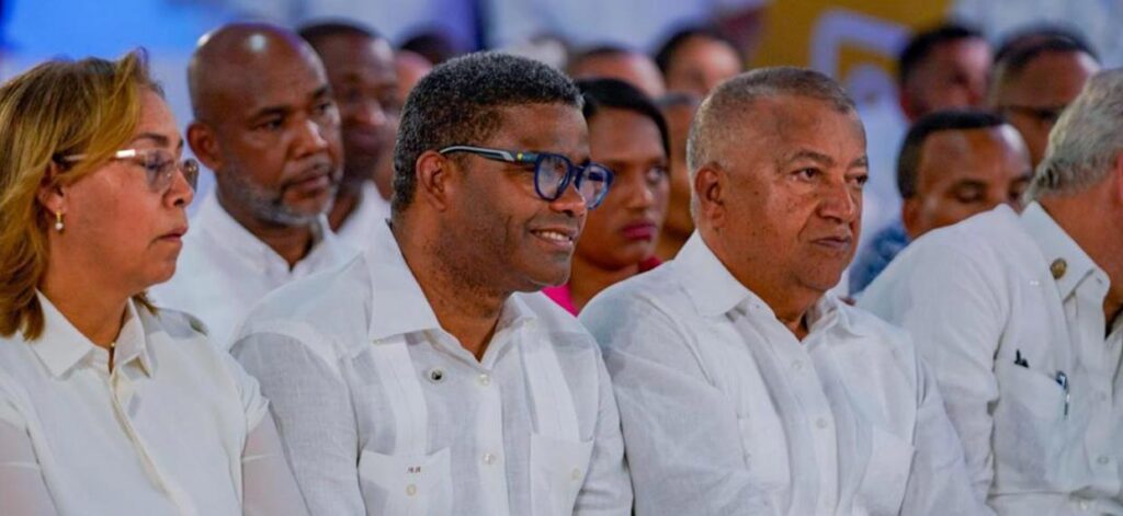 Propeep distribuye útiles escolares para apoyar estudiantes de diferentes zonas vulnerables del país