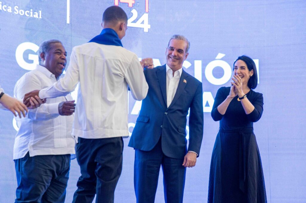 Presidente Abinader impulsa el talento joven con 2,848 jóvenes graduados del programa ‘Oportunidad 14/24’»