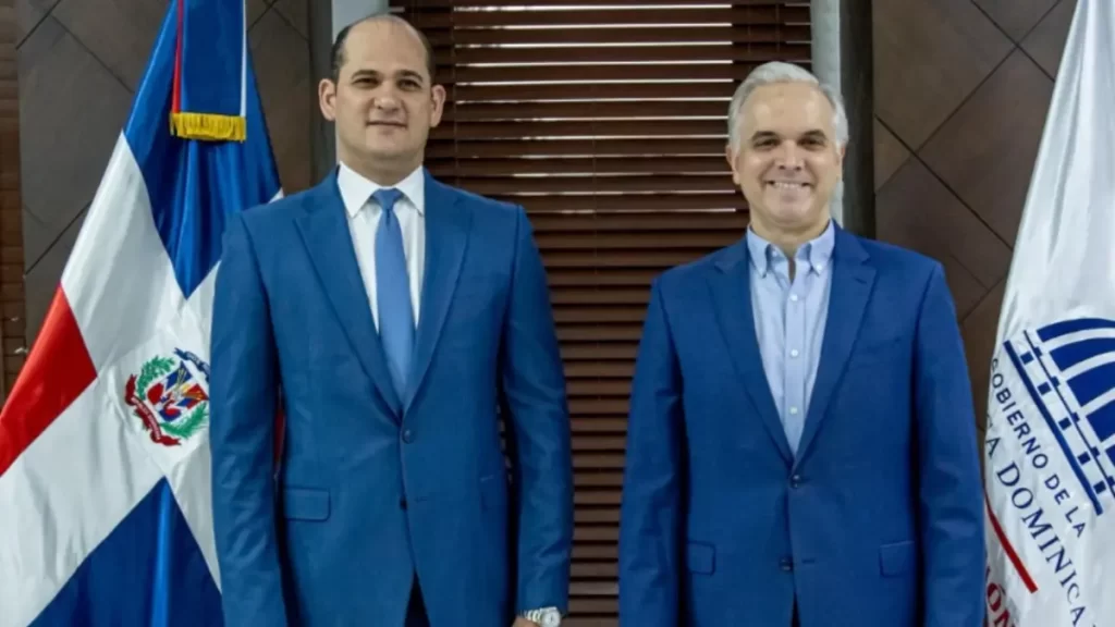 Luis Miguel De Camps juramenta a Adolfo Pérez De León como nuevo director del INABIE