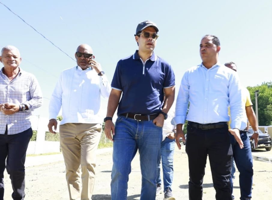 Wellington Arnaud, director ejecutivo del INAPA, supervisa alcantarillado del municipio de Mao, provincia Valverde       